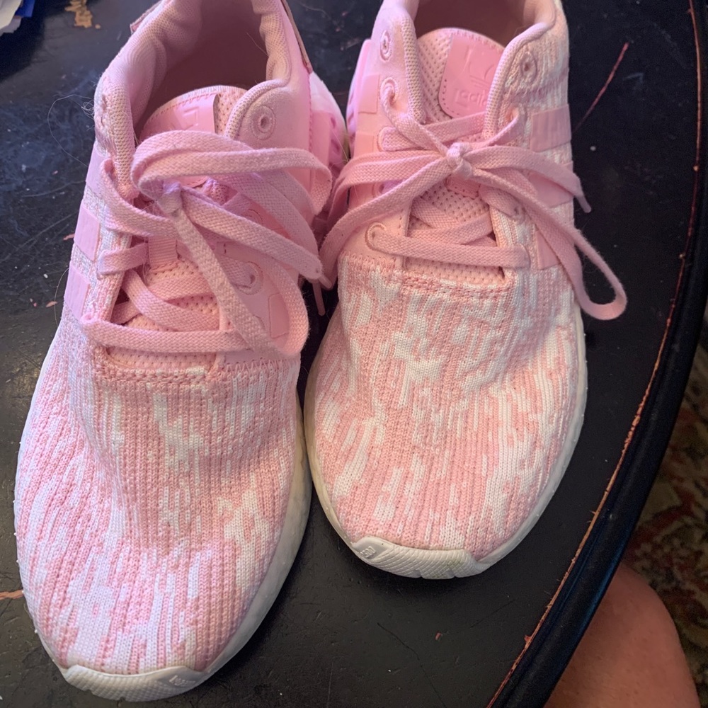 Womens Adidas Boost sz 6 tennis shoes. The cutest with everything!